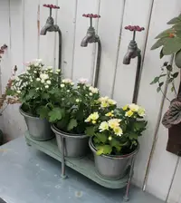在飛比找樂天市場購物網優惠-美式 法式鐵藝水龍頭造型三桶花盆 ZAKKA鐵藝花盆 庭院雜