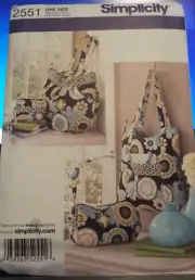 SIMPLICITY Sewing Pattern #2551 - PURSE, TOTE BAG, MAKE UP BAG UNCUT