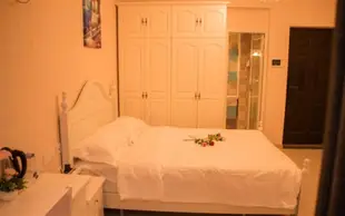 ZHUIYU Double Bed Apartment B