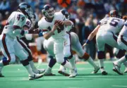 Quarterback Phil Simms New York Giants drops back to pass as runni- Old Photo