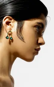 [Sauer] 18k Yellow Gold Wright Earrings with Emerald and Onyx