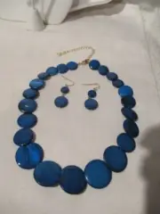 AVON Ocean Treasure Necklace & Earring Set Genuine Shell Necklace 20"L BLUE