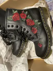 Dr. Doc Martens Women's Vonda Roses1914 Boot Black US Size 5/UK Size 3
