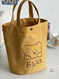 在飛比找樂天市場購物網優惠-日系刺繡小熊水桶型托特帆布包女簡約百搭小容量手提便當餐盒女包