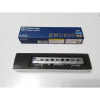 在飛比找蝦皮購物優惠-【專業模型 】A001 三鶯重工 EMU600 -無階化前圖