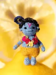 Micro crochet miniature Krishna, supernatural gifts: dollhouse miniatures