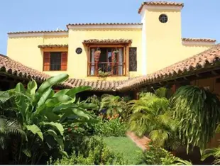 La Casa Amarilla