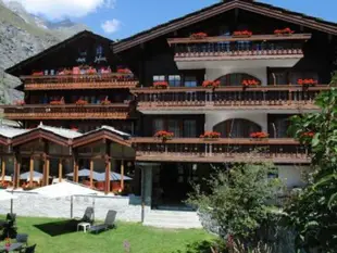 Chalet and Penthouse Zen, two Properties, 100m from Ski Lift and Piste