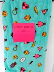 Betsey Johnson Emoji Love Plush Throw Blanket 50 x 70 Oversized Teal multi NWT