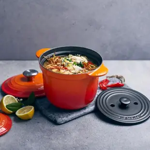 【Le Creuset】萬用窈窕琺瑯鑄鐵鍋 18(貝殼粉-鋼頭)