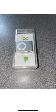 Apple 2GB iPod Shuffle silver A1204 - 2nd Generation~ New Sealed MB813LL/A