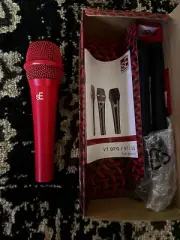 sE Electronics V7 Handheld Supercardioid Dynamic Microphone - Red