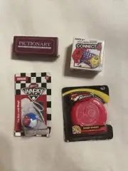 New Zuru Mini Brands Board Games Toys Frisbee, Connect4, Hacky Sack, Pictionary￼