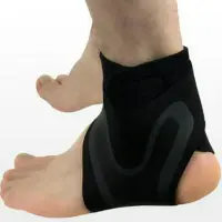 在飛比找momo購物網優惠-【Ainmax 艾買氏】脚踝護具 運動舉重訓練護具 纏繞式(