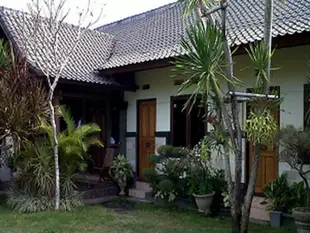 烏瑪薩里木屋旅館Gria Umasari Cottages