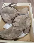 Clarks Women's Carleta Lyon Boot Size 8.5 Block Heel Tan Taupe Suede Lace Up