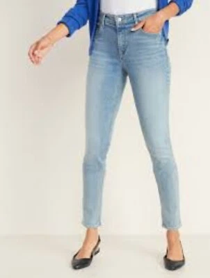 Old Navy size 28 Rockstar super skinny