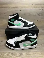 Nike Air Jordan 1 Mid Mens Size 11.5 White Black Green Glow DQ8426-103