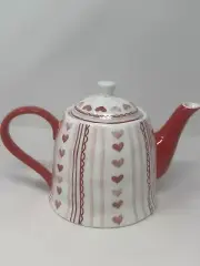POTTER''S STUDIO WHITE PINK LINES RED HEARTS RED HANDLE AND SPOUT TEAPOT nwt HTF