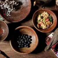在飛比找ETMall東森購物網優惠-手工復古陶瓷樸風和風中式日式餐具古風碗輕奢粗陶棕色料理水果盤