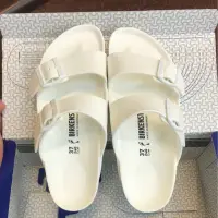 在飛比找蝦皮購物優惠-Birkenstock 勃肯拖鞋（白）