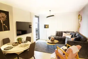 湖畔市中心的2臥室公寓 - 70平方公尺/1間專用衛浴Luxury 2BR + Balcony + Sea view