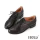 【HERLS】牛津鞋-全真皮橫飾沖孔拼接低跟德比鞋(黑色)