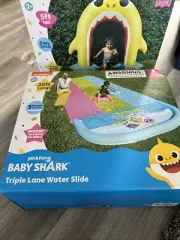 Baby Shark Triple Lane 20ft Water Slide Sprinkler w/Inflatable Rafts/ Sprinkler