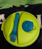 new Tupperware Salad on the Go Lunch Keeper 6Cup Green Blue midget fork knife