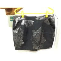 在飛比找蝦皮購物優惠-MOOSAYA品牌金蔥繡花短裙原價8460元 呎碼：13號 