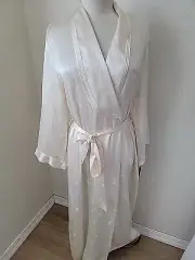 Jones New York Ivory Robe Small Medium Satin Pockets New