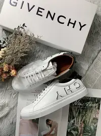 在飛比找Yahoo!奇摩拍賣優惠-Givenchy logo 字母 皮革小白鞋