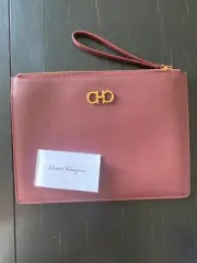 Salvatore Ferragamo Gancini Clutch Bag Calf Leather Nebbiolo Pebbled/Red