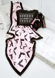 [Dolls Home] Sweet Bat Behavior Fleece Throw Blanket