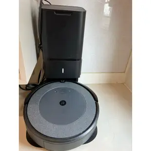 美國iRobot Roomba i3+ 自動倒垃圾掃地機器人(2022/9購入）  iRobot I3