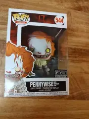 Funko Pop! Movies - Pennywise (With Wrought Iron) - Exclusive #544