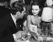 LAURENCE OLIVIER WITH WIFE VIVIEN LEIGH AT 1940 OSCARS - 8X10 PHOTO (CC-571)