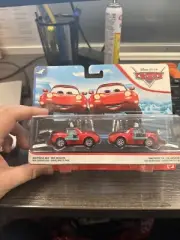 New - WAITRESS MIA & TIA - Pixar Cars 2018 - FLO'S CAFE Dinoco 400 2-Pack GCK13