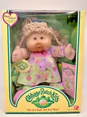2004 Cabbage Patch Kids Brand New with Birth certificate In Box Aryanna Estrella
