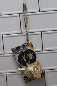 在飛比找Yahoo!奇摩拍賣優惠-Sofie 機縫工房【北歐大花】口罩收納袋 存摺收納袋加手腕