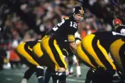 Pittsburgh Steelers QB Terry Bradshaw lined up under center - 1971 Old Photo