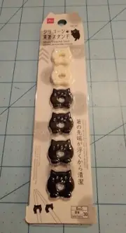 Daiso Brand: Black & White Silicone Cat Shaped Chopstick Stand, New & Free Ship