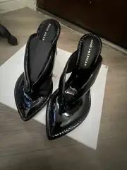 NEW Good American Lucite Cinder-F*cking—Rella Thong Heels Sz 6.5 Black Wedge