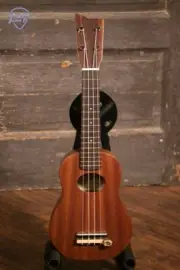 Kremona Mari Soprano Ukulele w/Hardshell Case