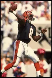 Quarterback Jeff Blake Cincinnati Bengals drops back to pass du 1995 Old Photo 1