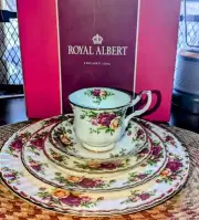 Royal Albert Old Country Roses 5 Piece Place Setting Bone China England