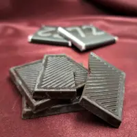 在飛比找蝦皮購物優惠-【嘴甜甜】 CHOCOVIA薄片72%巧克力 200公克 牛