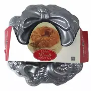 Nordic Ware Platinum Holiday Wreath Bundt Pan 9 Cups 2/1 Litres Made In USA