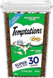 TEMPTATIONS Classic Crunchy and Soft Cat Treats Seafood Medley Flavor, 30 oz. Tub