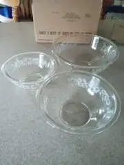 Vintage Pyrex Clear Nesting Mixing Bowls set of 3 Colonial Mist 322 323 325 NOS